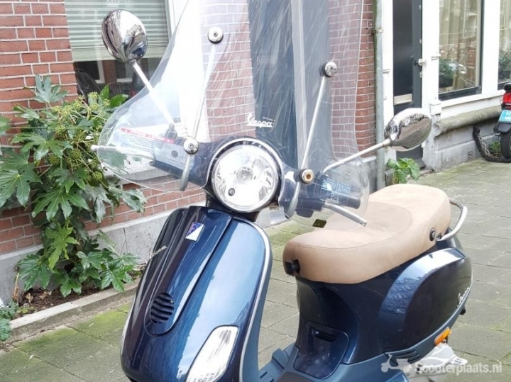 Vespa LX 50 blauw