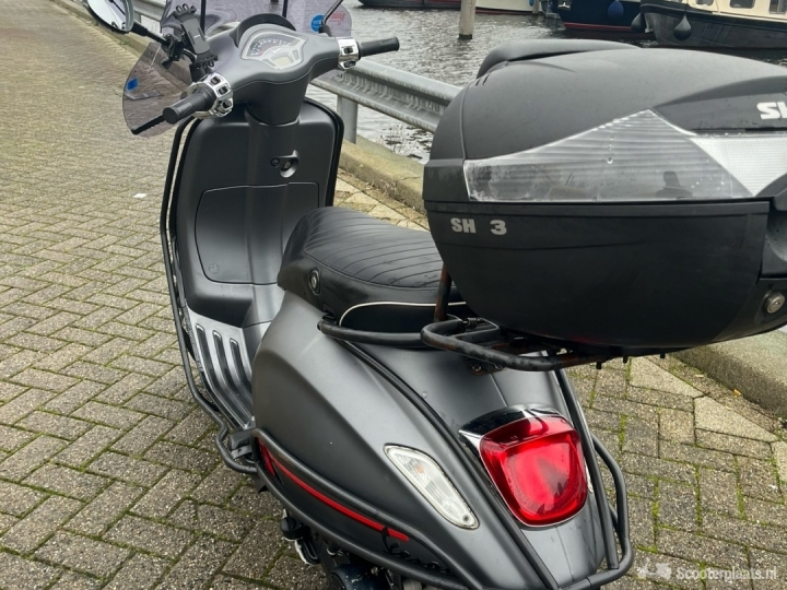 Vespa Sprint grijs