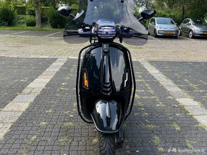 Vespa Sprint zwart