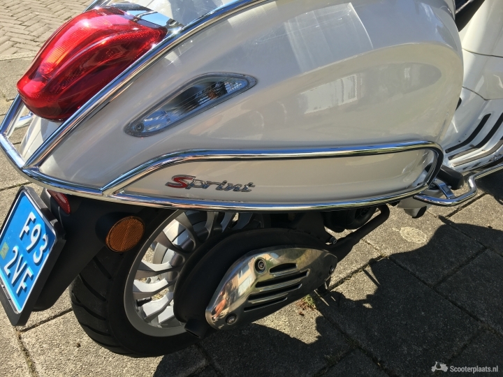 Vespa Sprint wit