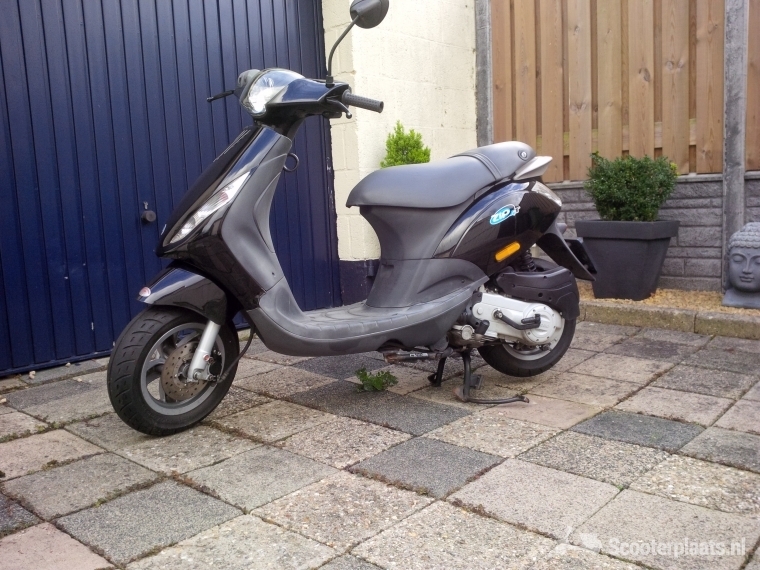 Piaggio Zip zwart