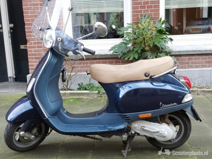 Vespa LX 50 blauw