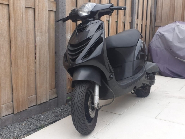 Piaggio Zip zwart