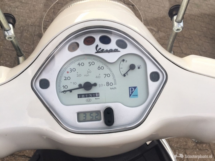 Vespa LX 50 wit