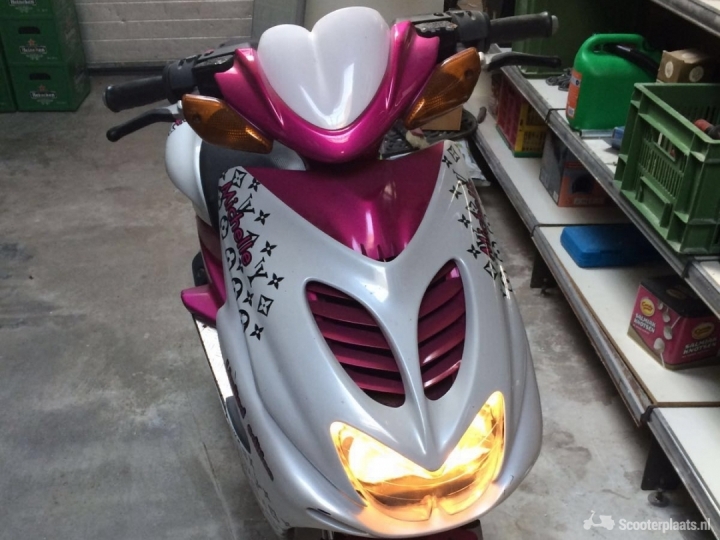 Yamaha Aerox wit