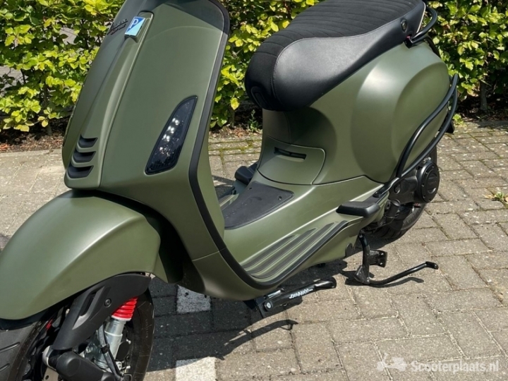 Vespa Sprint S groen