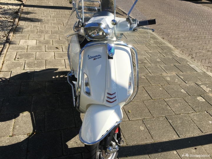 Vespa Sprint wit