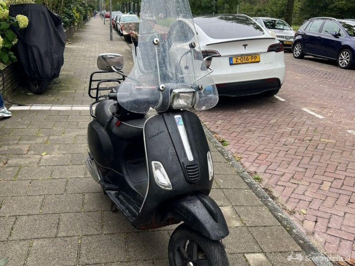 Vespa S zwart