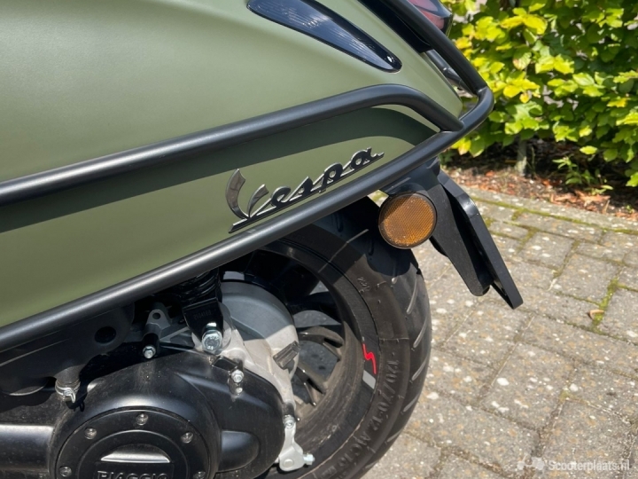 Vespa Sprint S groen