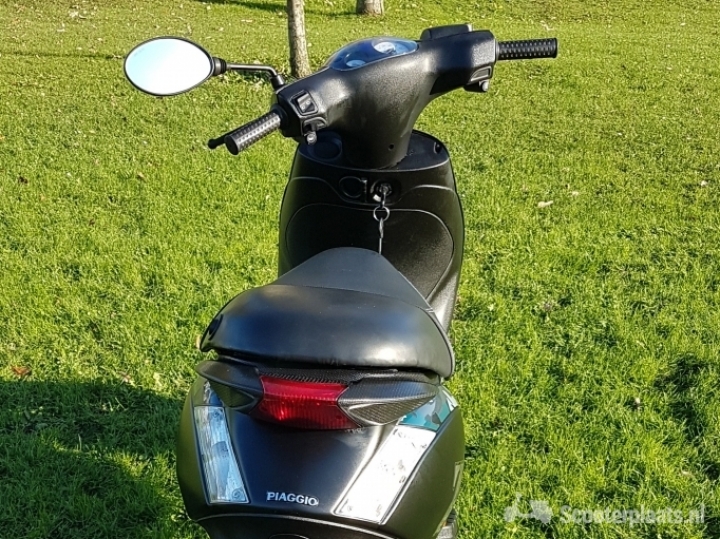 Piaggio Zip zwart