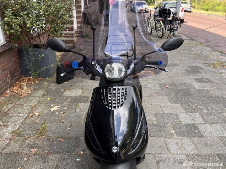 Piaggio Zip zwart