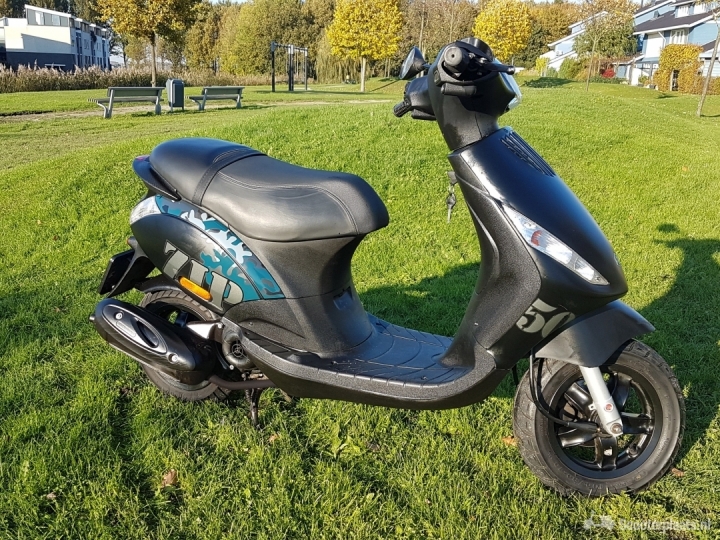 Piaggio Zip zwart