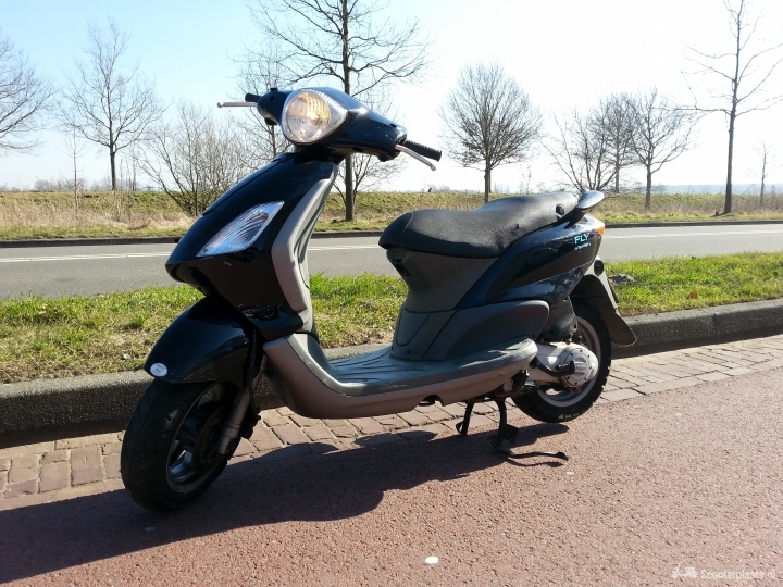 Piaggio Fly zwart