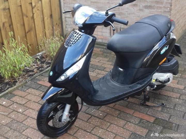 Piaggio Zip zwart