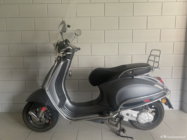 Vespa Sprint grijs