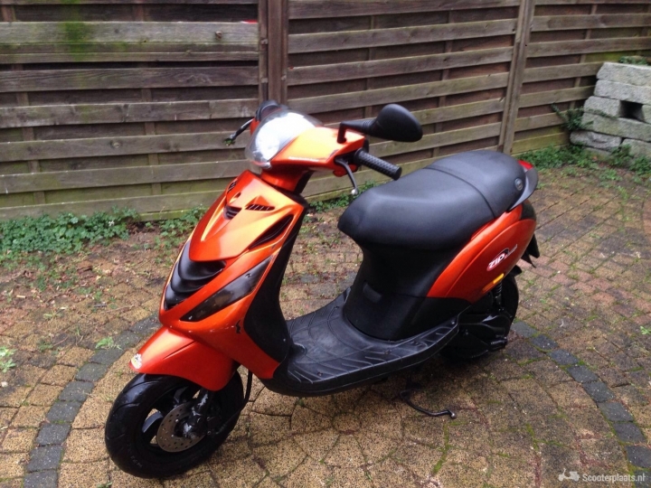 Piaggio Zip oranje