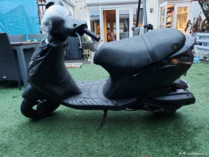 Piaggio Zip zwart