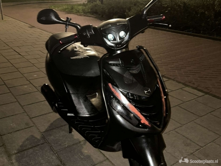 Piaggio Zip zwart