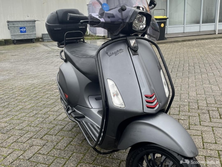 Vespa Sprint grijs