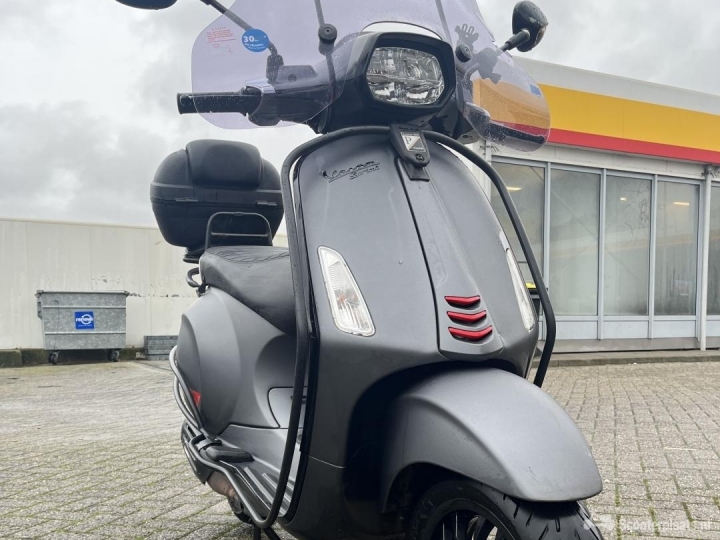 Vespa Sprint grijs