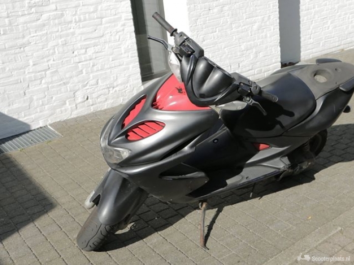 Yamaha Aerox zwart