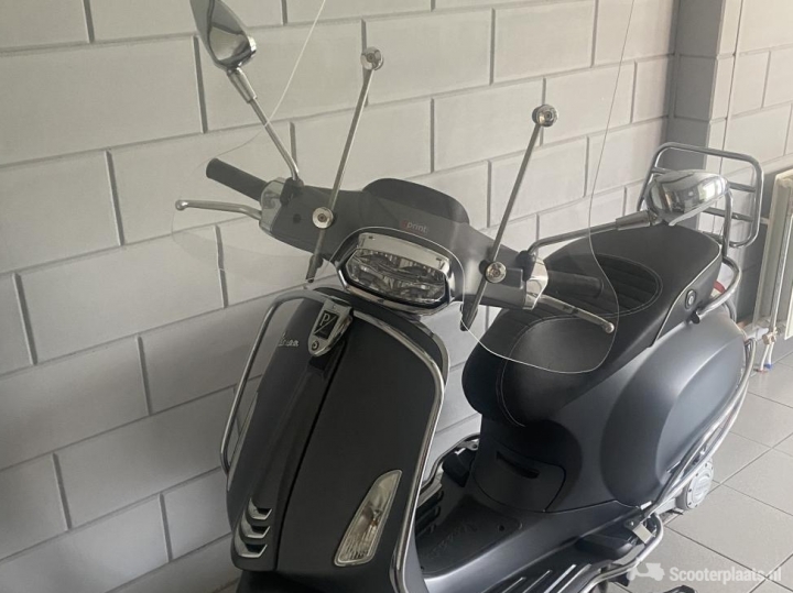 Vespa Sprint grijs