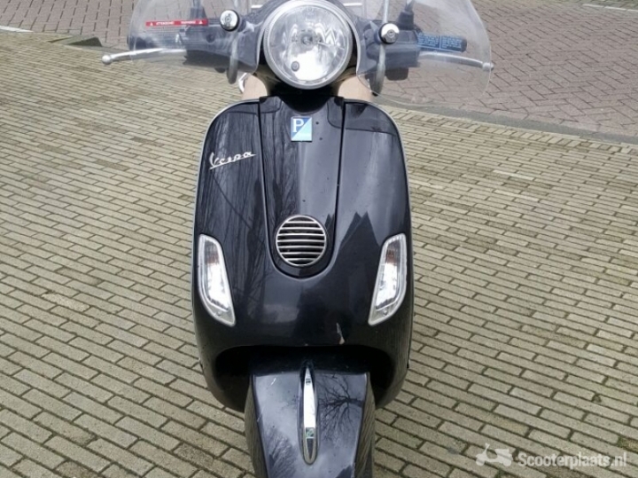 Vespa LX 50 zwart