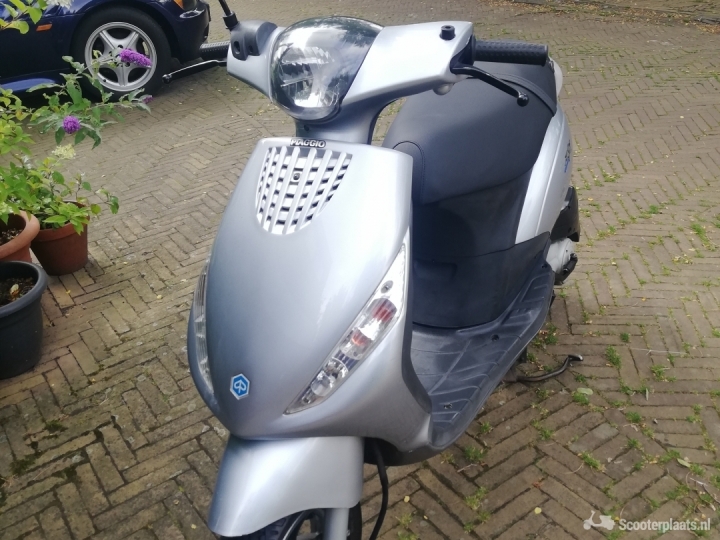 Piaggio Zip zilver