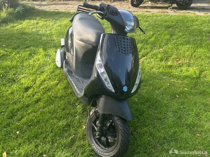 Piaggio Zip zwart