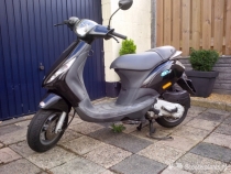 Piaggio Zip zwart