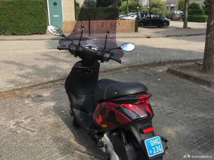 Piaggio Zip matzwart