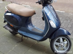 Vespa LX 50 blauw