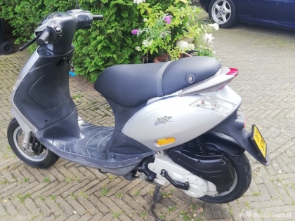 Piaggio Zip zilver