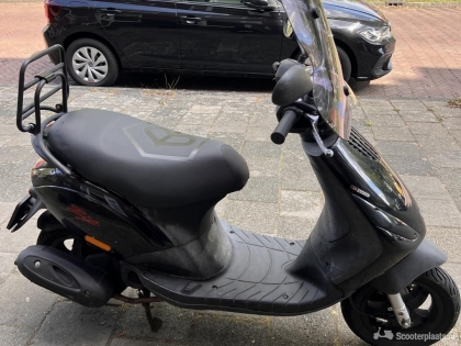 Piaggio Zip zwart