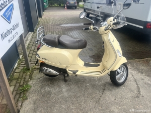 Vespa LXV beige