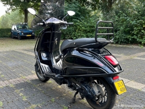 Vespa Sprint zwart