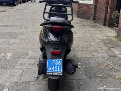 Piaggio Zip zwart