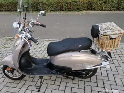 Zo goed als nieuwe AGM retro scooter