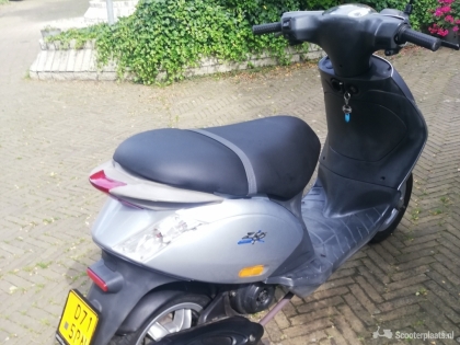 Piaggio Zip zilver