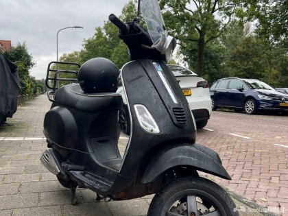 Vespa S zwart