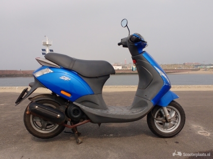 Piaggio Zip blauw