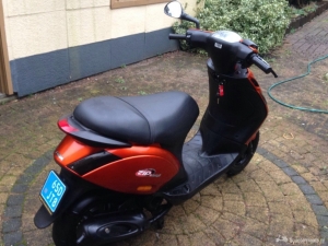 Piaggio Zip oranje