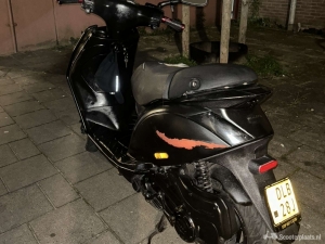 Piaggio Zip zwart